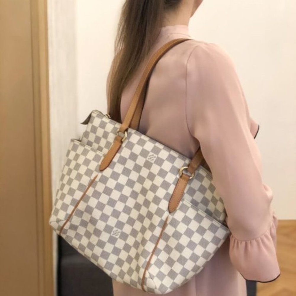 AUTHENTIC LOUIS VUITTON Damier Totally PM